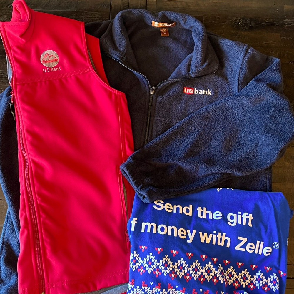 U.S. Bank attire unisex size medium like new to excellent condition